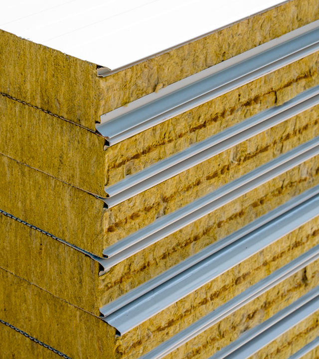 Panneaux isolants plac&eacute;s l'un par-dessus l'autre