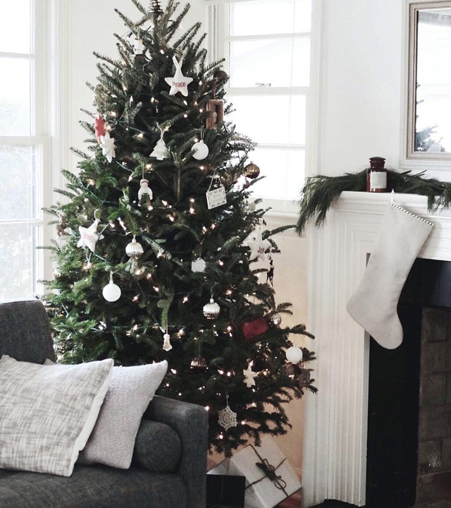 Christmas tree with white ornaments - BMR
