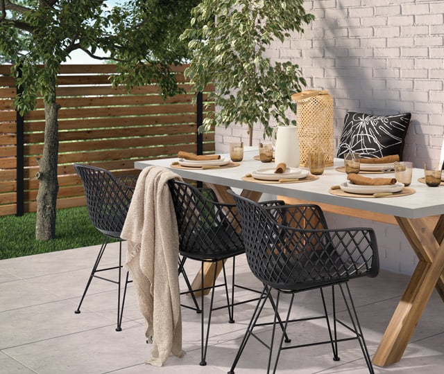 Hoft backyard fence with an outdoor dining set