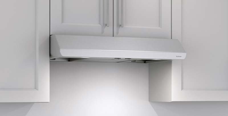 White kitchen hood under the cabinets - BMR