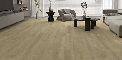 Vue sur le plancher fait de stratifi&eacute; beige d'un salon avec table basse, t&eacute;l&eacute; sur un meuble t&eacute;l&eacute; et autres accessoires.