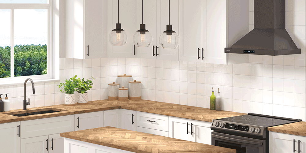 Série d'images d'ambiance comprenant les produits de marques Opaz: luminaires intérieurs, miroir de salle de bain, poignée de porte intérieure.