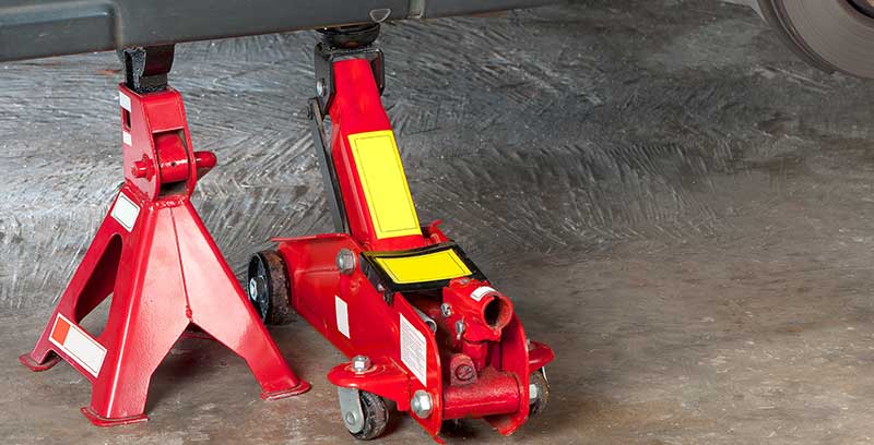 Red hydraulic rolling jack